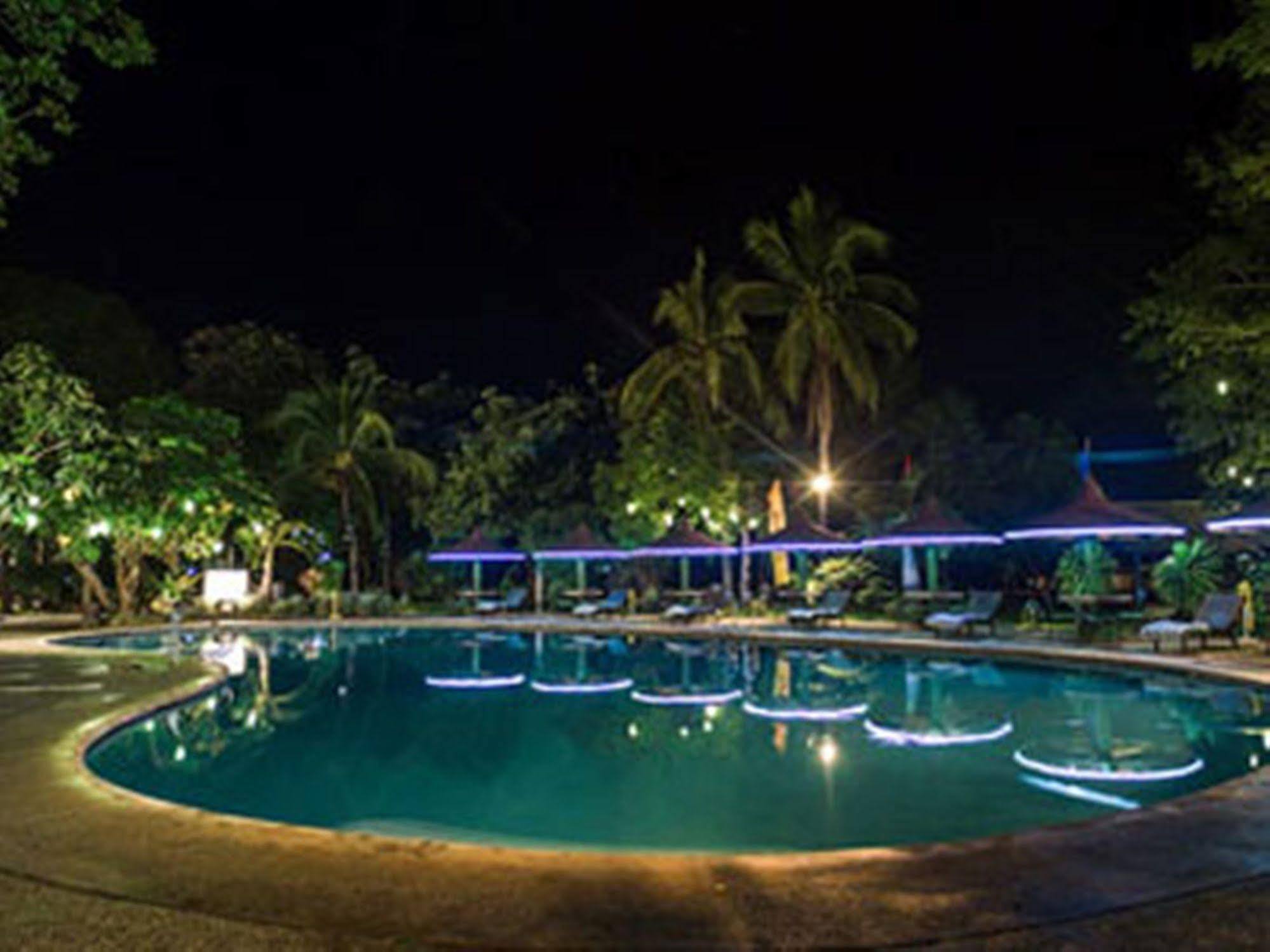 Matabungkay Beach Hotel Lian Ngoại thất bức ảnh