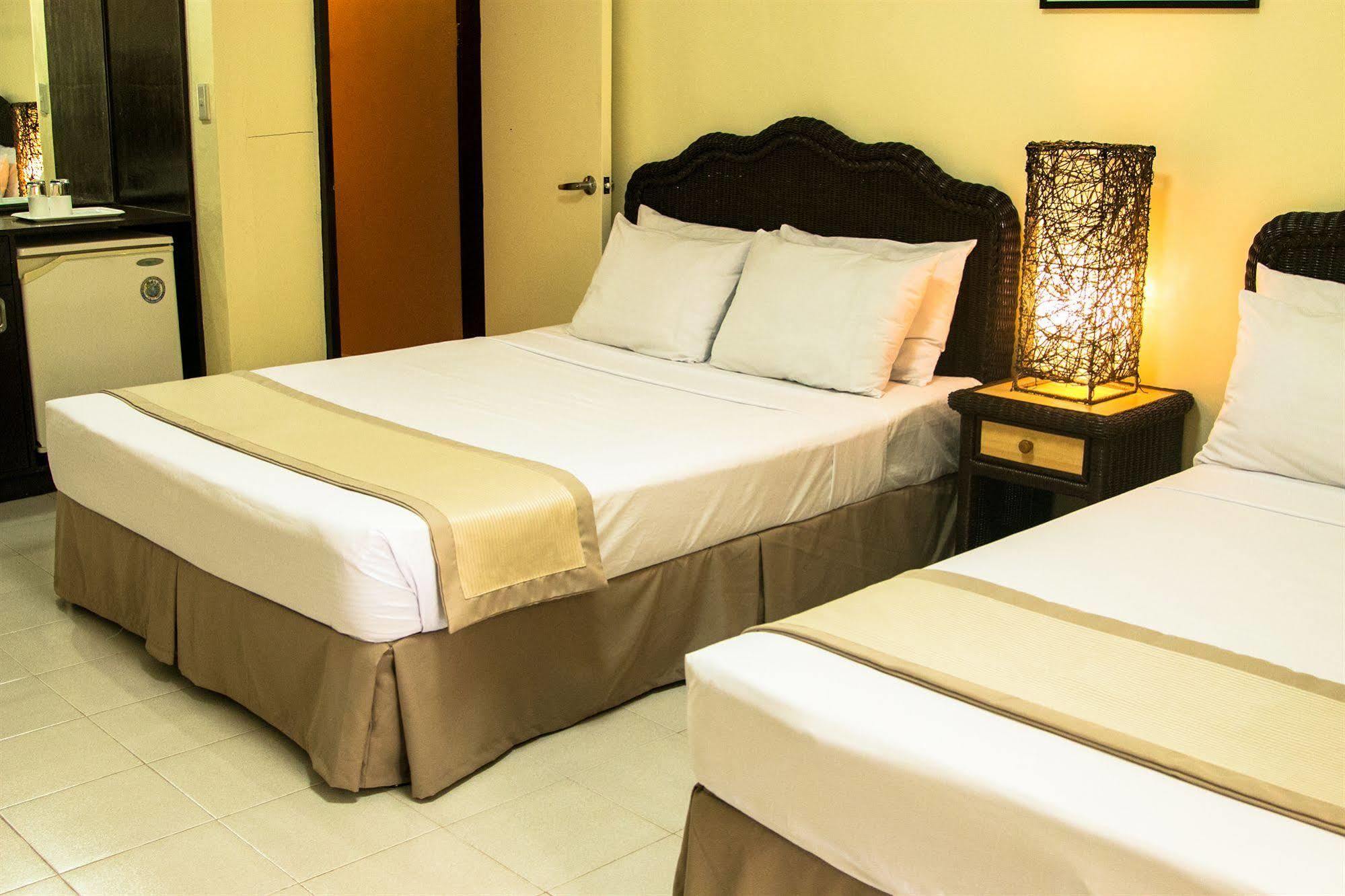 Matabungkay Beach Hotel Lian Ngoại thất bức ảnh
