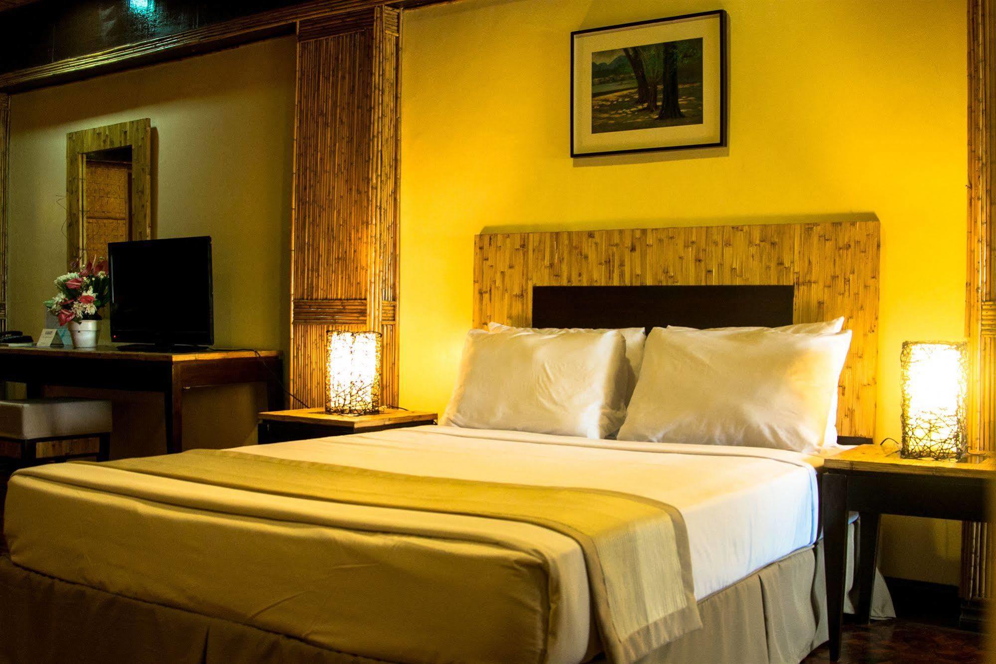 Matabungkay Beach Hotel Lian Ngoại thất bức ảnh